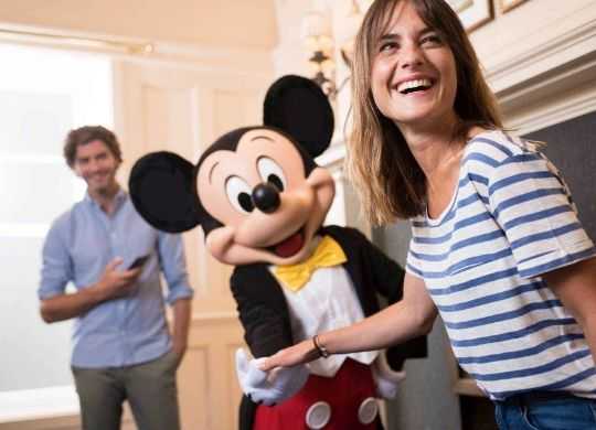 Mickey Mouse im Hotel Newport Bay